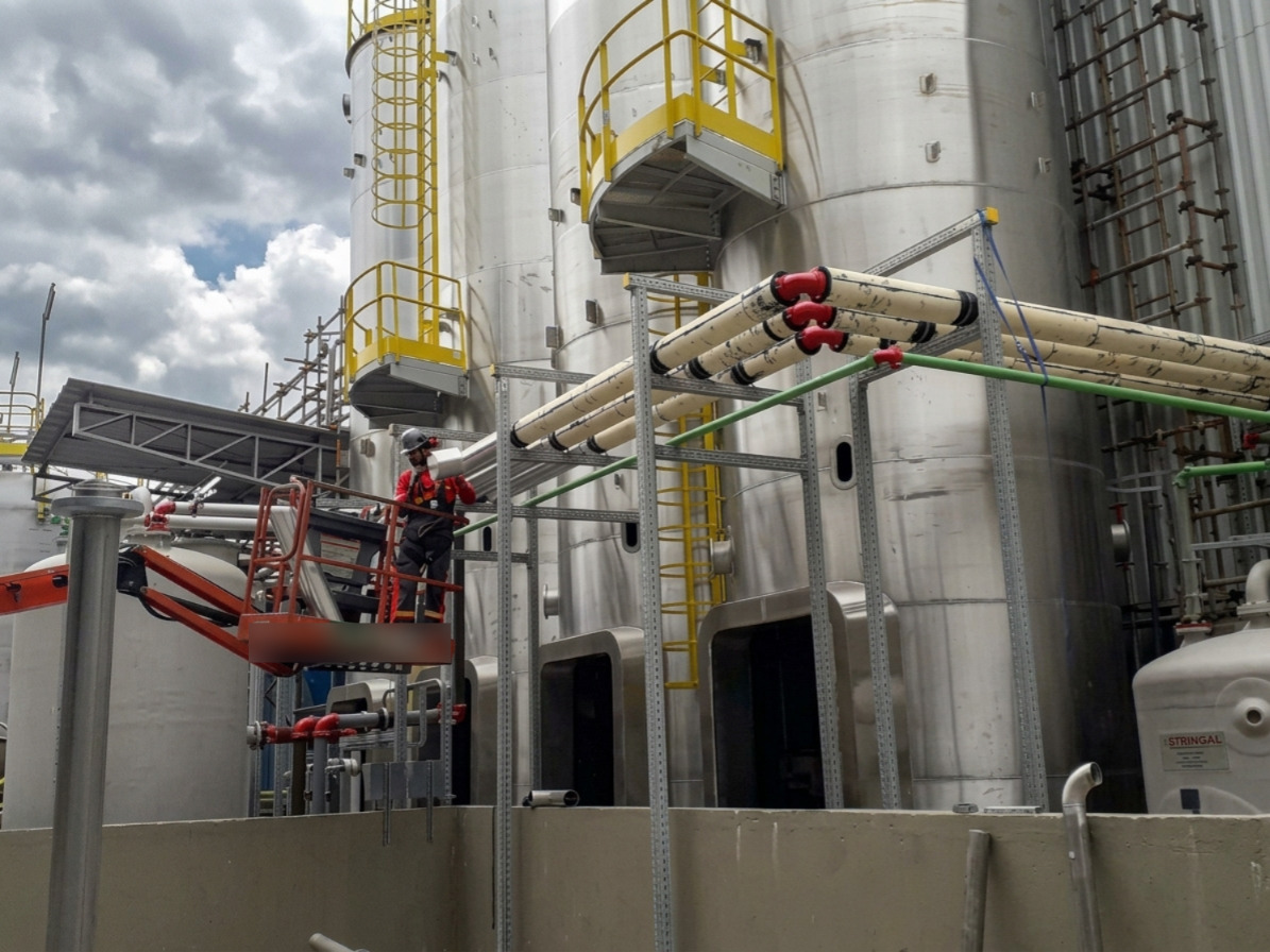 Tubulação industrial sem isolamento térmico adequado